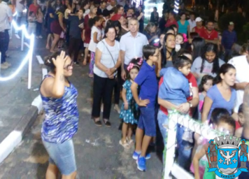 Grande público participa da inauguração da casa do Papai Noel