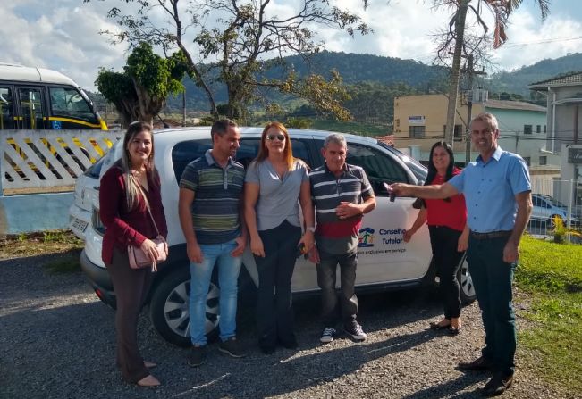 Entrega do Veículo Zero Quilômetro e Cinco Computadores