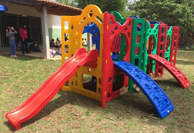 A PREFEITURA ENTREGA NOVOS BRINQUEDOS PARA A PRÉ ESCOLAS E A ESCOLA DO BAIRRO DA PONTE ALTA