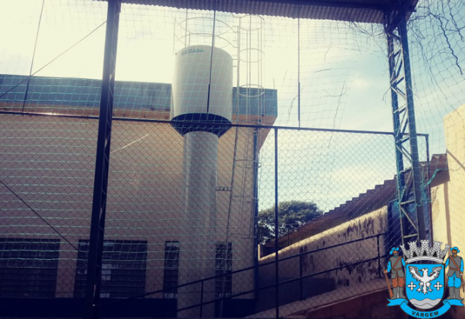 Instalação de reservatório de água de 5. 000 litros na EMEF Sargento Sebastião Monteiro.